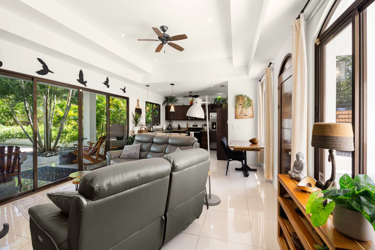 Casa Suerte: Modern 2-Bedroom Tropical Home with Pool Near Playa Potrero and Flamingo Marina - Gallery image 3