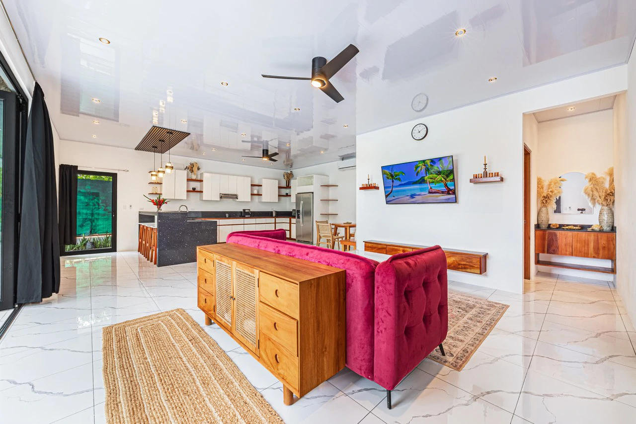 Comfortable 3-Bedroom Pool Home Near Beaches, Parks, and Restaurants - Gallery image 8