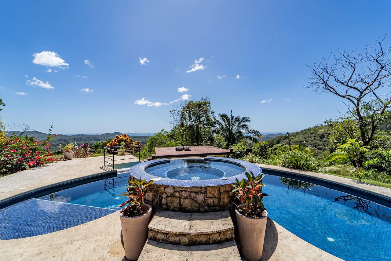 Casa Jardin: Ocean View SFH with Guest House and Extra Lot - Gallery image 3