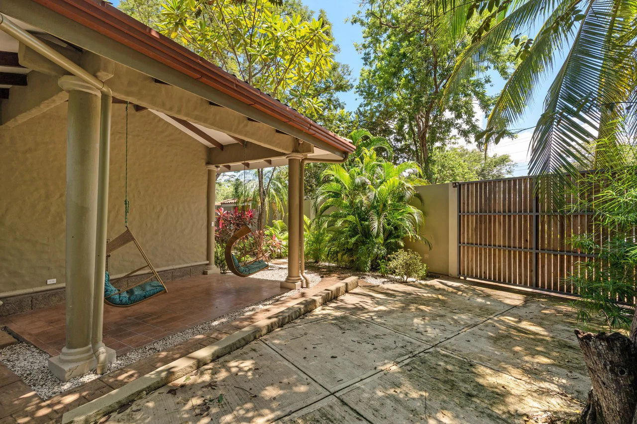 Casa El Coco: Modern Beach Retreat Steps from the Sand in Palm Beach Estates - Gallery image 19