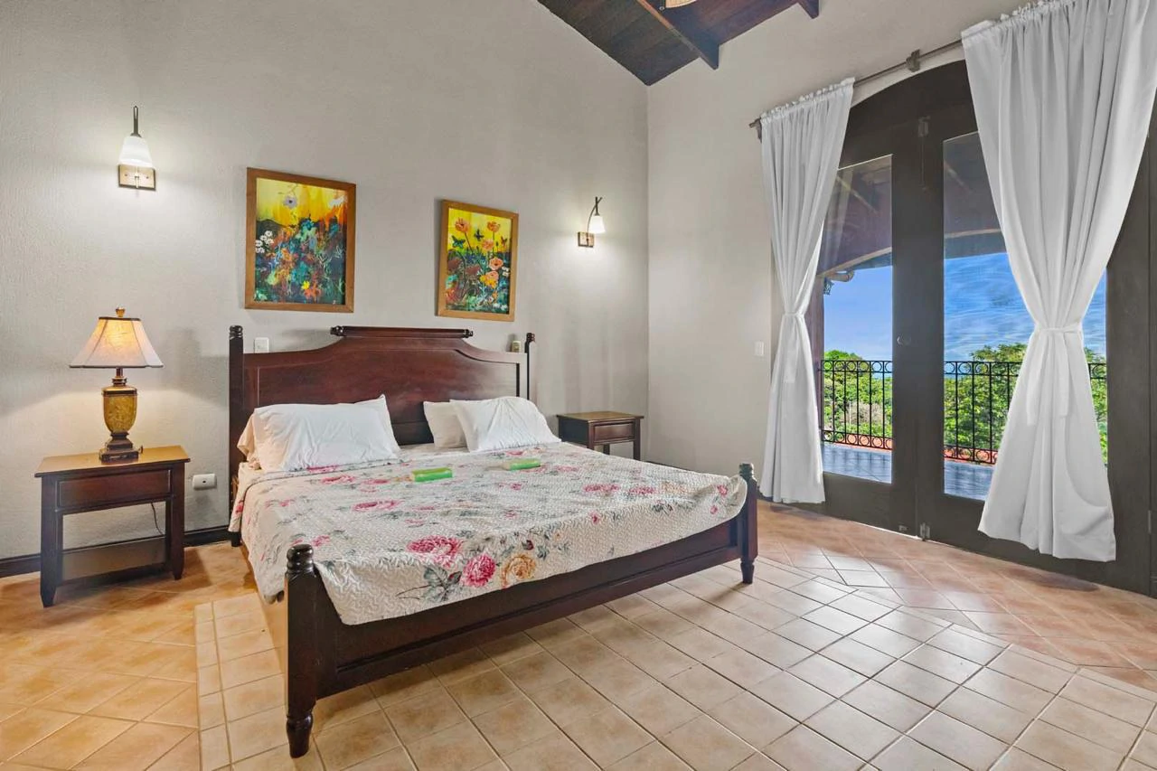 Celebrity Home with Spectacular Views: Seller Financing With 50% Down-Contact Us For More Information - Gallery image 15