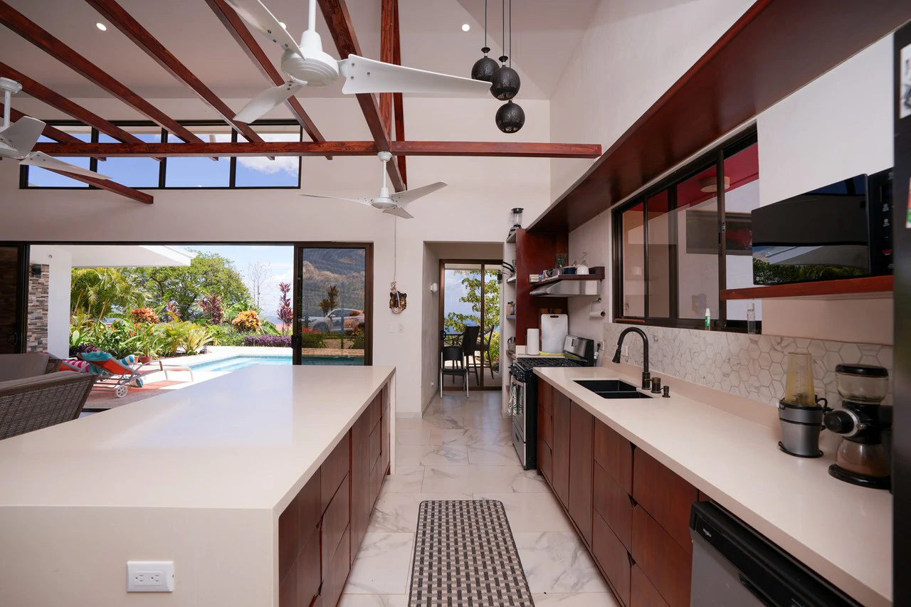 casa pacific: Exclusive Listing | Modern Ocean View Living in carrillo - photo 7
