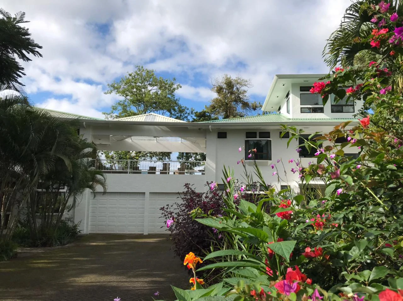 Villa Corazon: Unique LAKE FRONT property, 2 Villas and Tiny house on 5 acres with lake access. - Gallery image 12