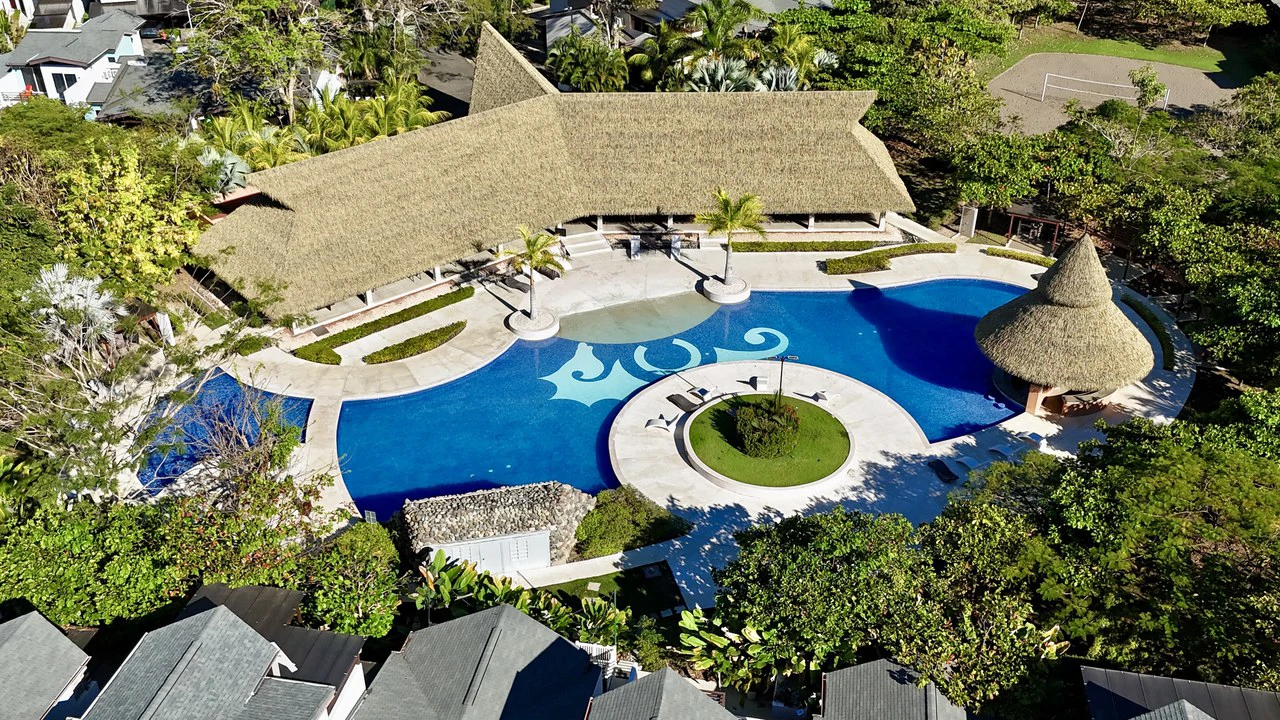 Unique Oversized Lot Home in Ciudad del Mar with 4 Covered Parking - Gallery image 32
