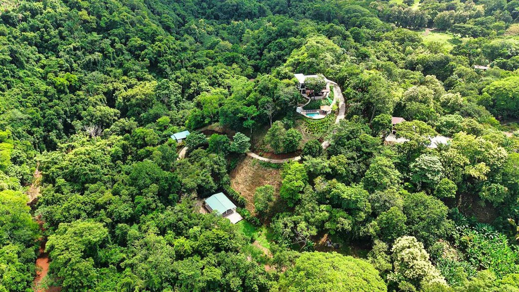 Samara Vista - Villa & Lodge: Exceptional Ocean-View Luxury Estate with Multiple Residences, Expansion & Income Potential - photo 6