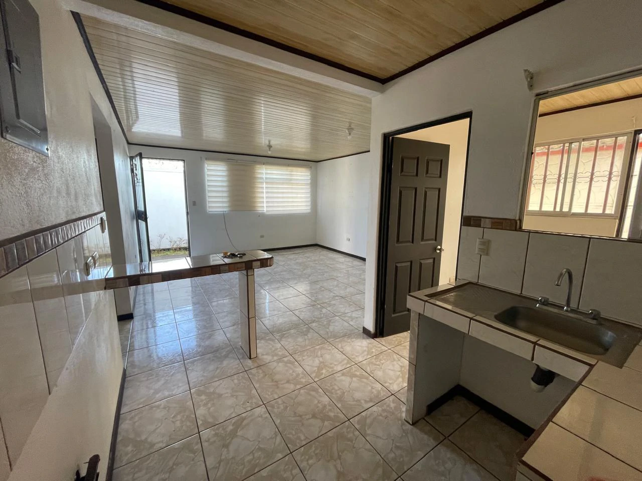 Great ROI in Exploding town!: Apartments close to the Free Zones - Gallery image 4
