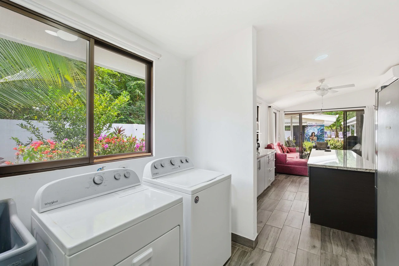 Three Mermaids: Beachfront 10-Bedroom Pod-Style Residence with Pool in Playa Flamingo - Gallery image 35