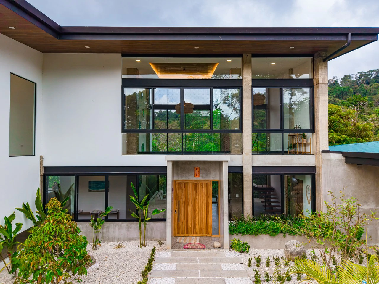 Casa Las Brisas Stunning Whale’s Tail Ocean View Home in Uvita - Gallery image 6