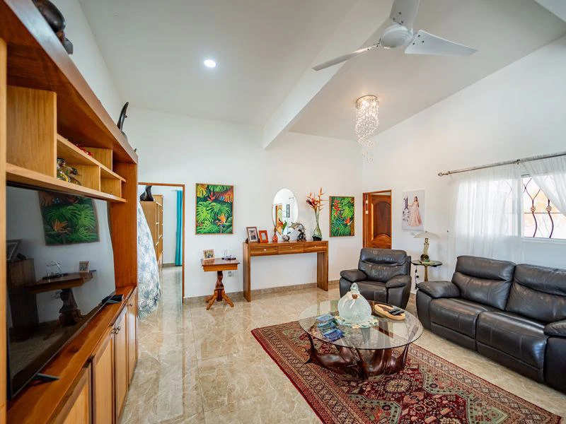 Casa Koi: Luxury 3-Hectare Hilltop Property with Stunning 360° Mountain Views, Main Home, Guest House & Workshop, Minutes from Samara - Gallery image 10