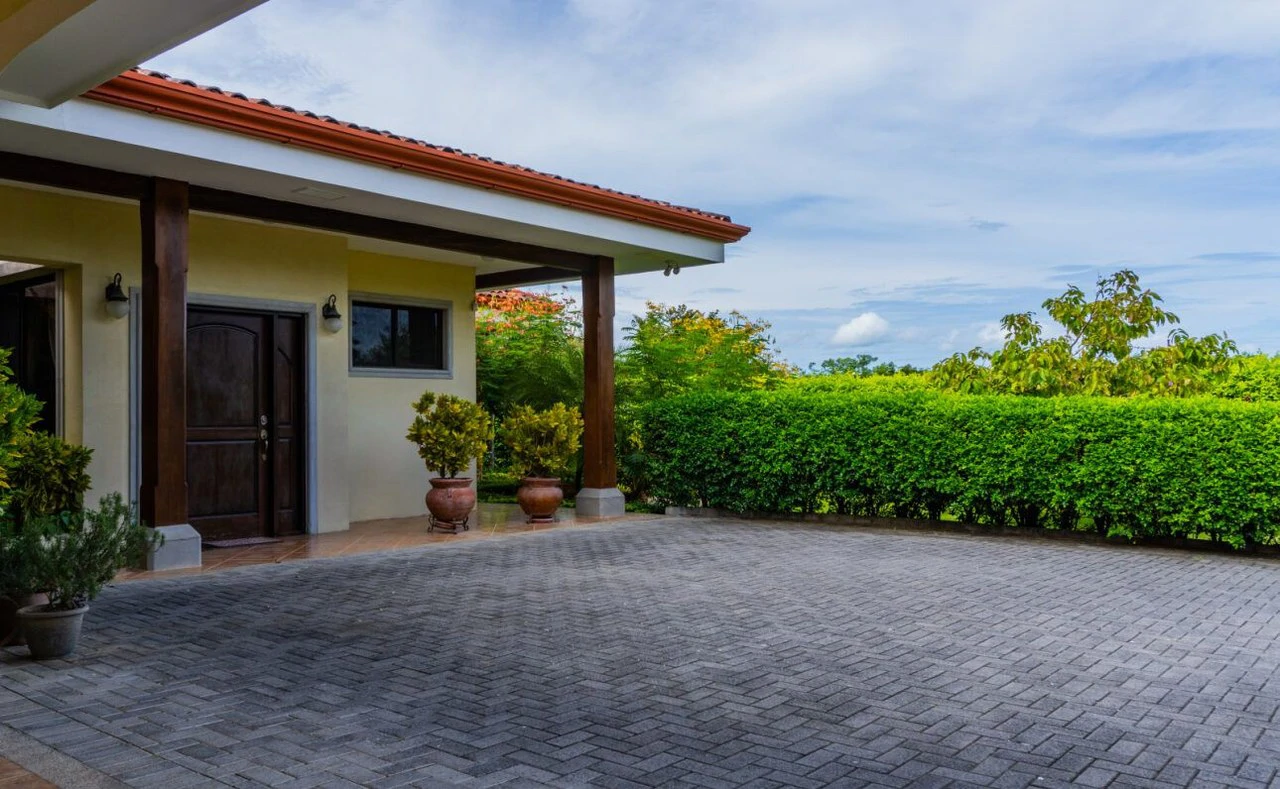 House For Sale in Curubandé - Gallery image 3