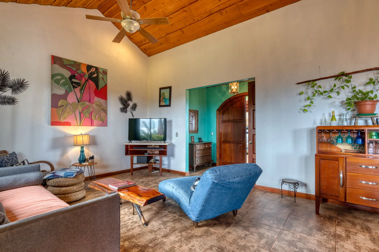 5 Bedroom Mountain Retreat Minutes from the Beach Platanillo Costa Rica - Gallery image 18