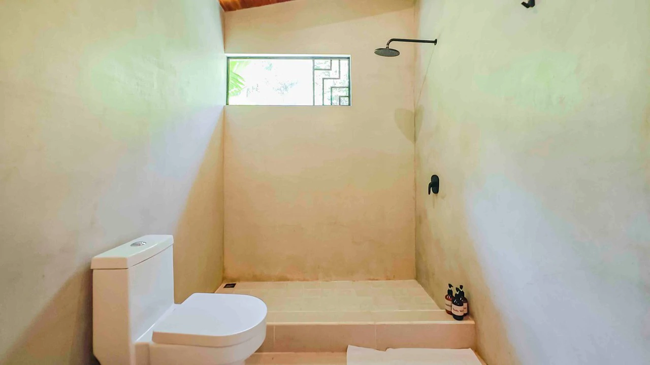 ID 498 - 3 Bd/3Ba w/Pool on 21,000m2 Lot, Punta Uva: Hilltop Estate with Expansive Outdoor Living, Infinity Pool, and Solar Power on 2.1 Hectares of Titled Land - Gallery image 24
