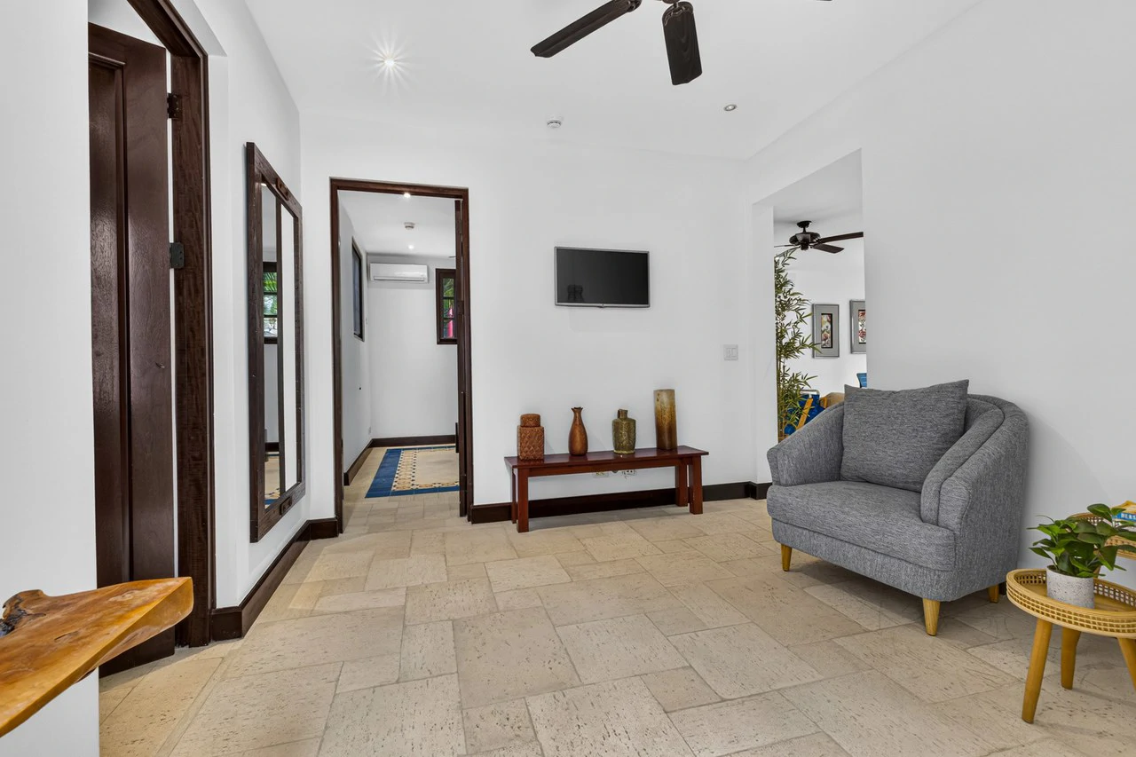 16 Avenida La Antigua: Renovated Turn- Key Living in the Heart of Las Catalinas - Gallery image 16