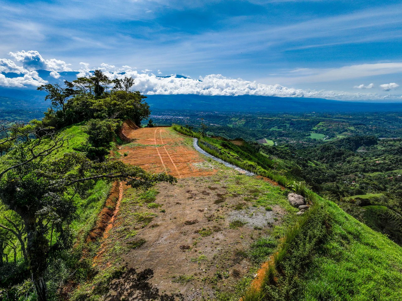 12 Acre Fruit Farm Above San Isidro City Lights Chirripó Views and Deep Well Water - Gallery image 24