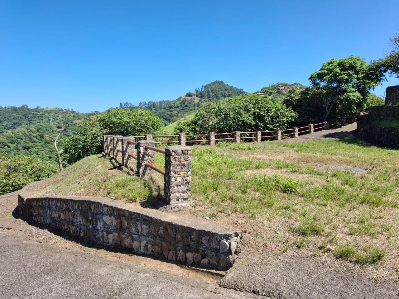 Atenas Hilltop Diamond: Perfect Luxury Landmark Hotel Location! - Gallery image 6