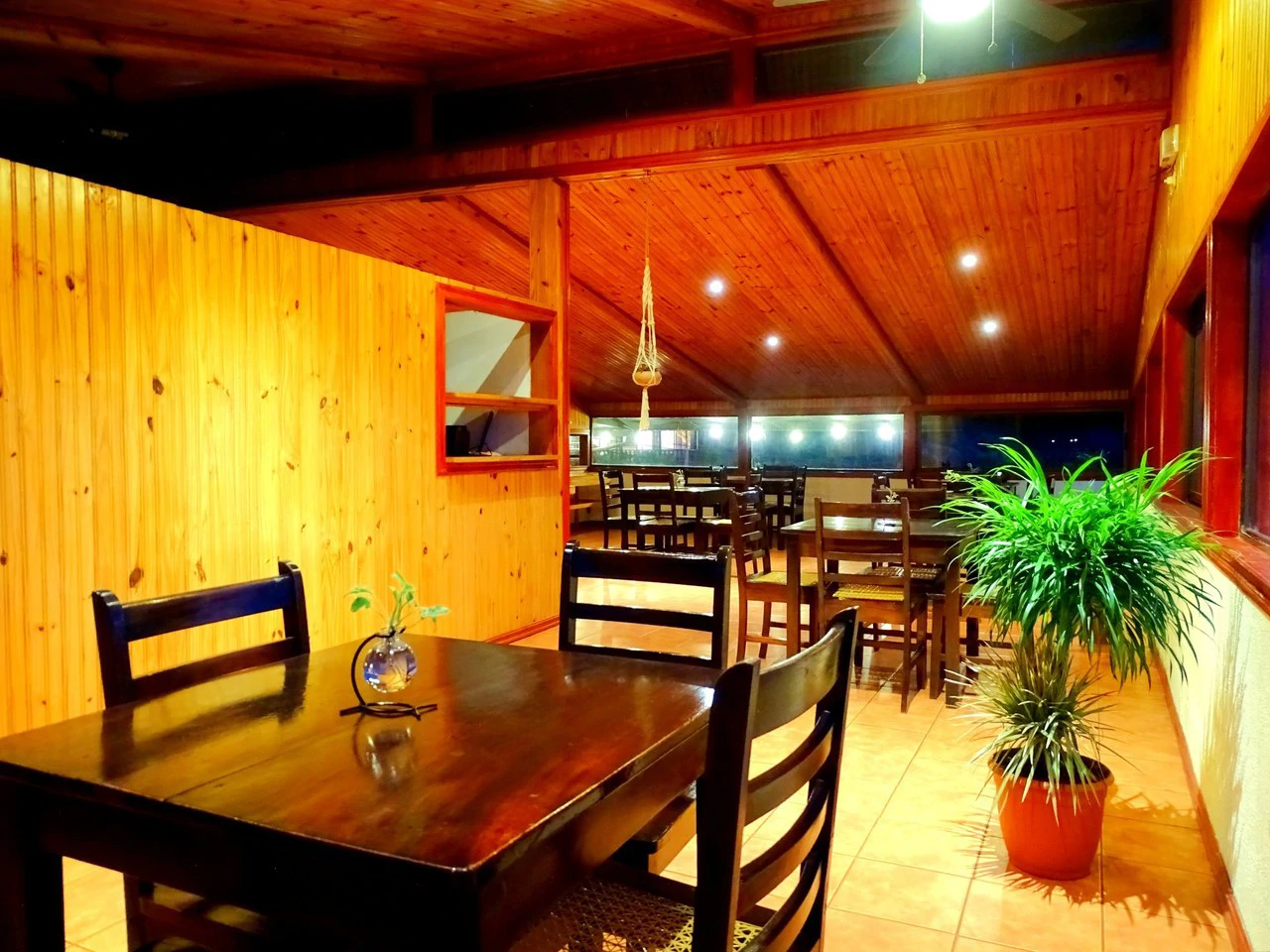 Unique Hotel in Monteverde. Cerro Plano.: Established 11-Room Hotel with Apartments in Monteverde – Prime Location & Proven Track Record - Gallery image 28