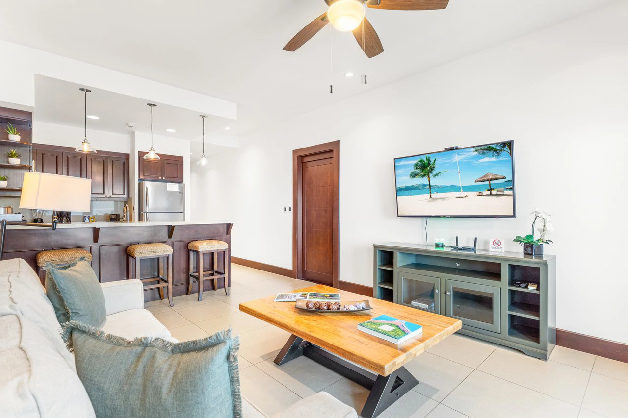 360 Splendor del Pacifico #305: Oceanview Perfection – Just Steps from the Infinity Pool - Gallery image 4