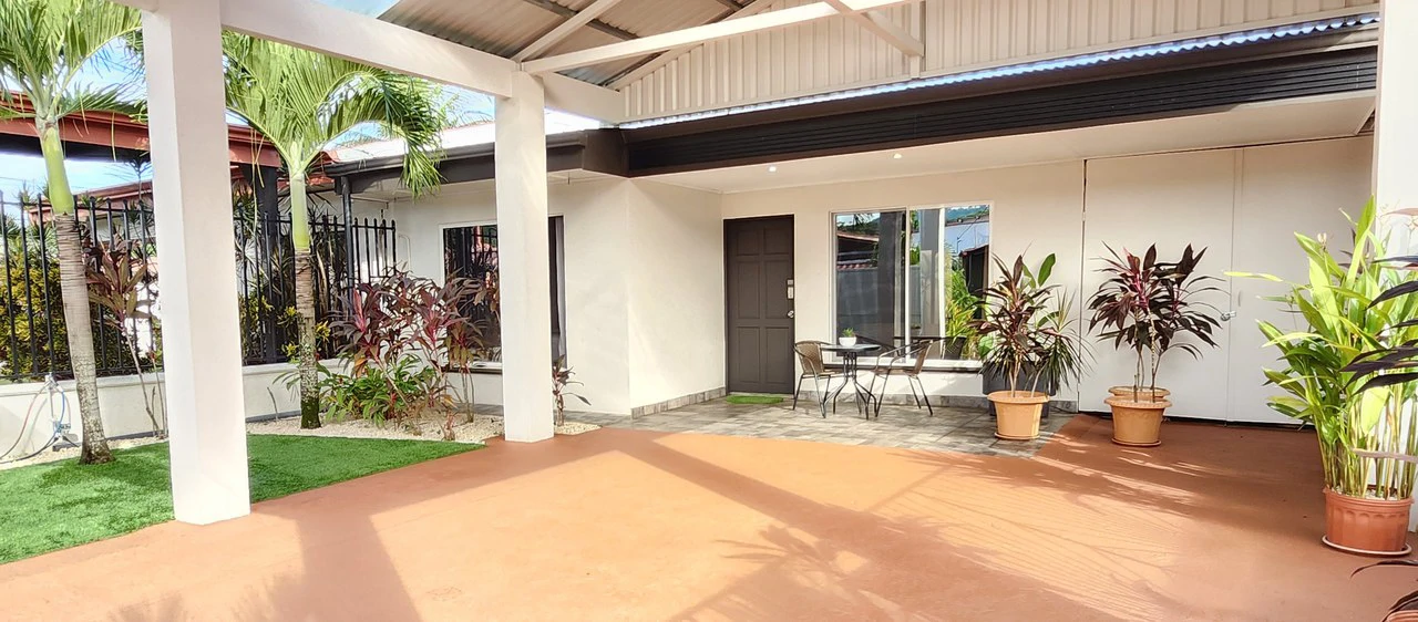 Artistic in Jaco- Quiet and Private 4br/2ba: Walk to the beach, stores, restaurants and the famous Jaco nightlife! - photo 4