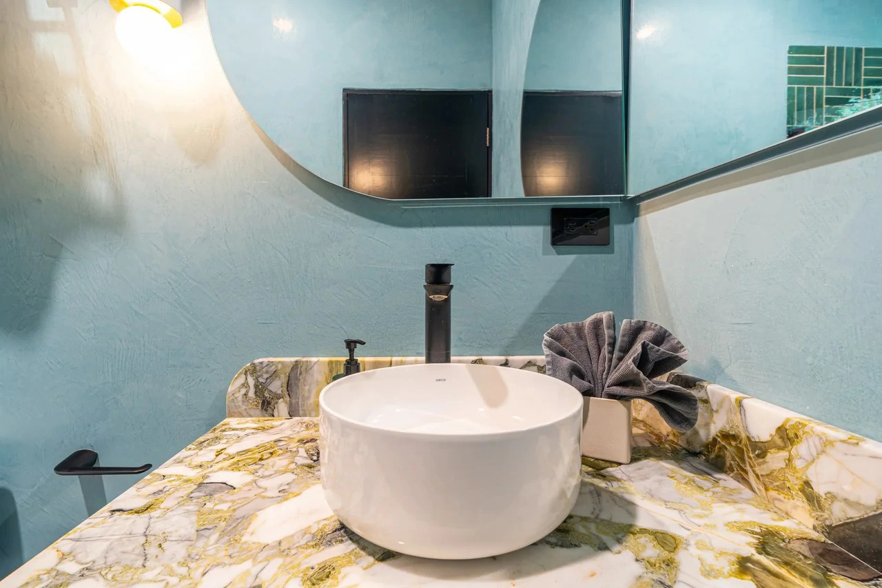 Casa Moon Diablo: Iconic Ocean View Luxury Estate with Infinity Pool, Rooftop Patio, Gym & Sauna in Manuel Antonio - Gallery image 100