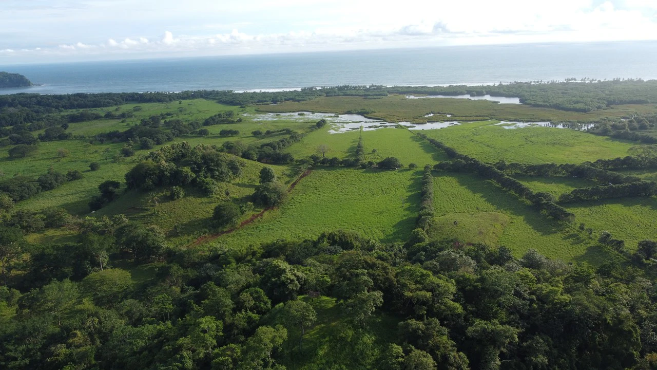 Oceanfront Home Construction Site For Sale in Playa Coyote - Gallery image 9