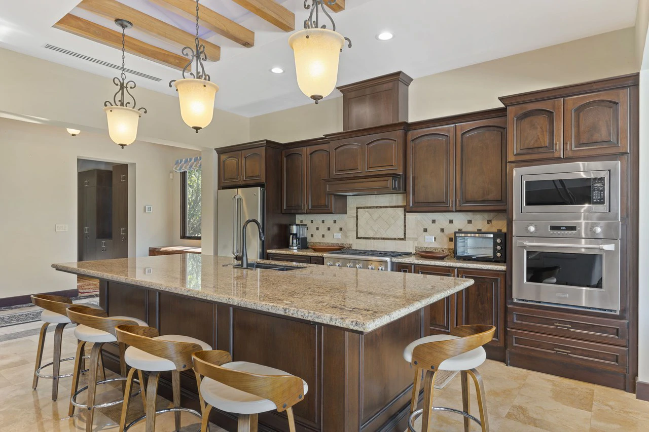 La Dulce Vida 7: Exclusive 5-Bedroom Mansion in La Dulce Vida, Hacienda Pinilla. Unmatched Elegance & Privacy - Gallery image 11