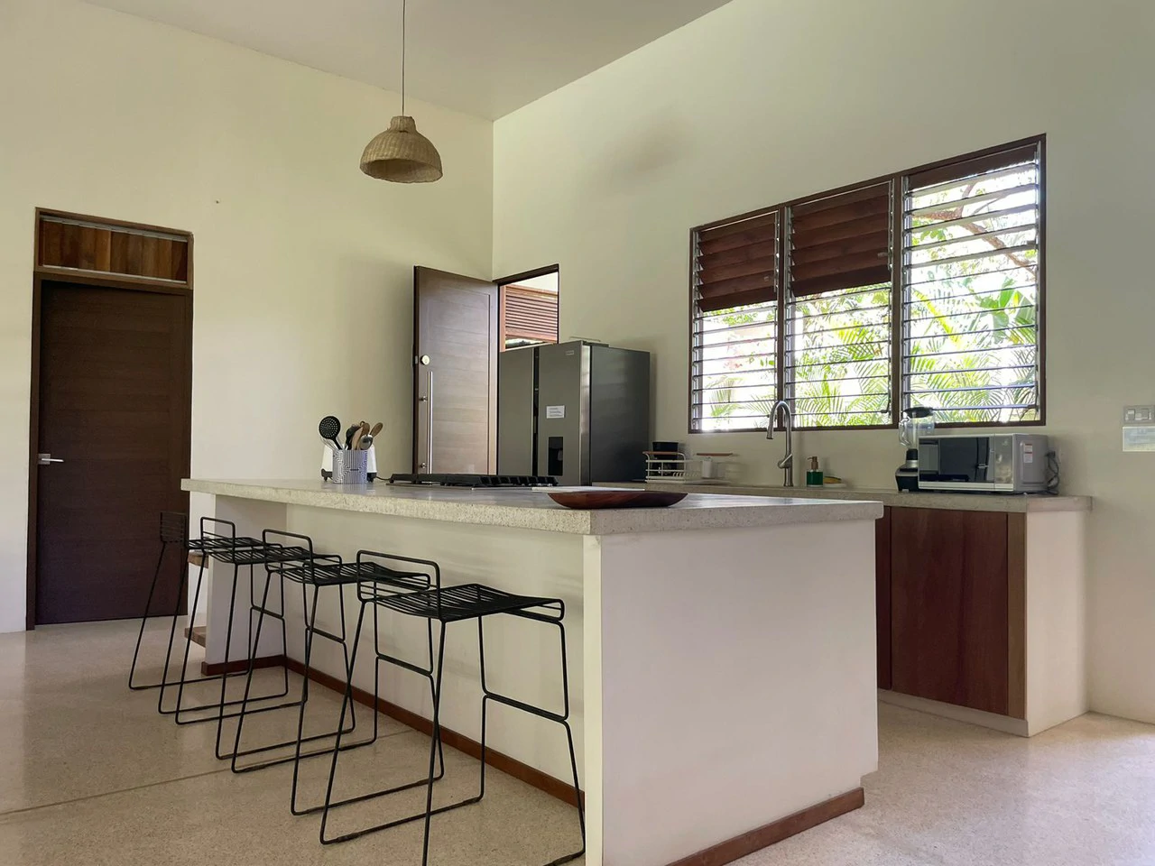 Casa Gala: Price Drop! New Modern and Tropical House Steps Away from Downtown and the Beach! - Gallery image 10