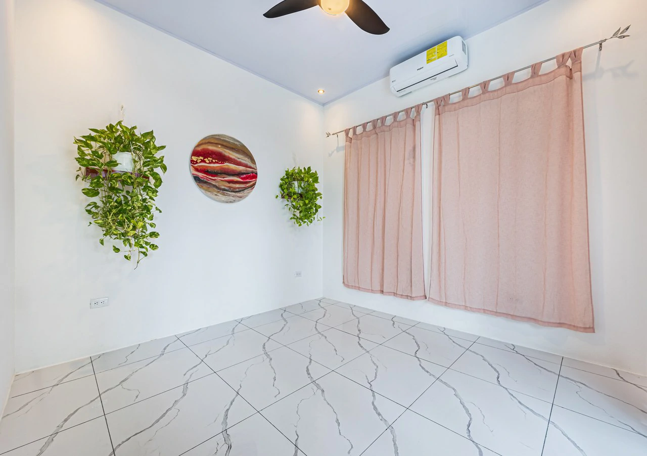 Comfortable 3-Bedroom Pool Home Near Beaches, Parks, and Restaurants - Gallery image 11