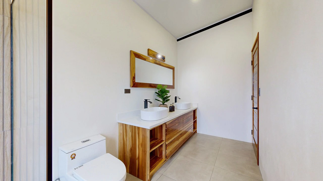 Brand New 3 bed, 2 Bath Home with creek and Jungle views. - Gallery image 11
