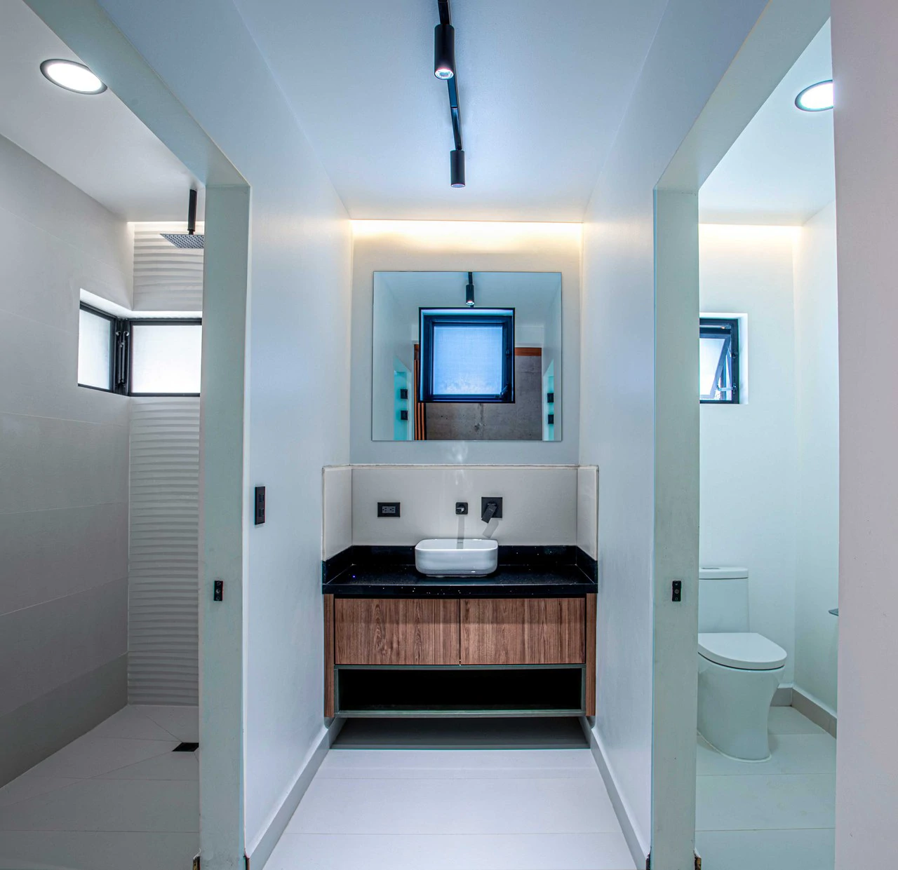 Modern Oasis Home for Sale in Naranjo - Gallery image 19