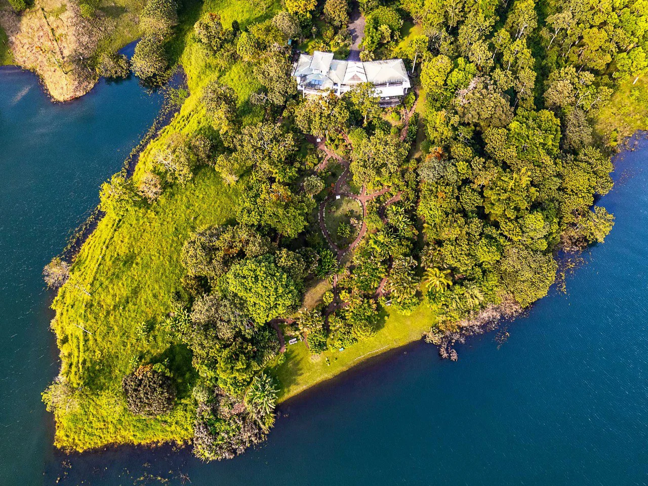 Villa Corazon: Unique LAKE FRONT property, 2 Villas and Tiny house on 5 acres with lake access. - Gallery image 3