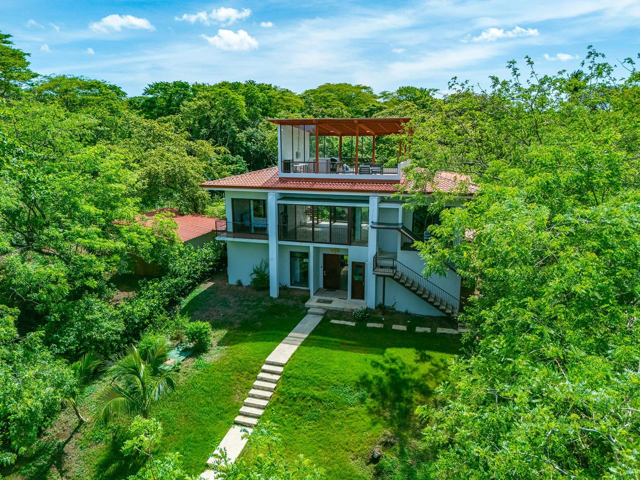 Casa Tuga: 4BR Ocean View Home with Pool, Steps from the Beach - photo 8