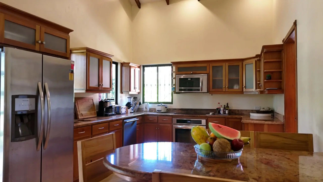 Tropical Luxury Estate with Private Lake, Pool & Prime Location Near Costa Rica’s Best Beaches: Near the Coast House For Sale in Parrita - Gallery image 22