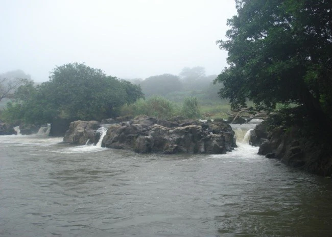 Property nearby the Waterfall, the International Airport of Liberia  And the beaches of Guanacaste - Gallery image 3