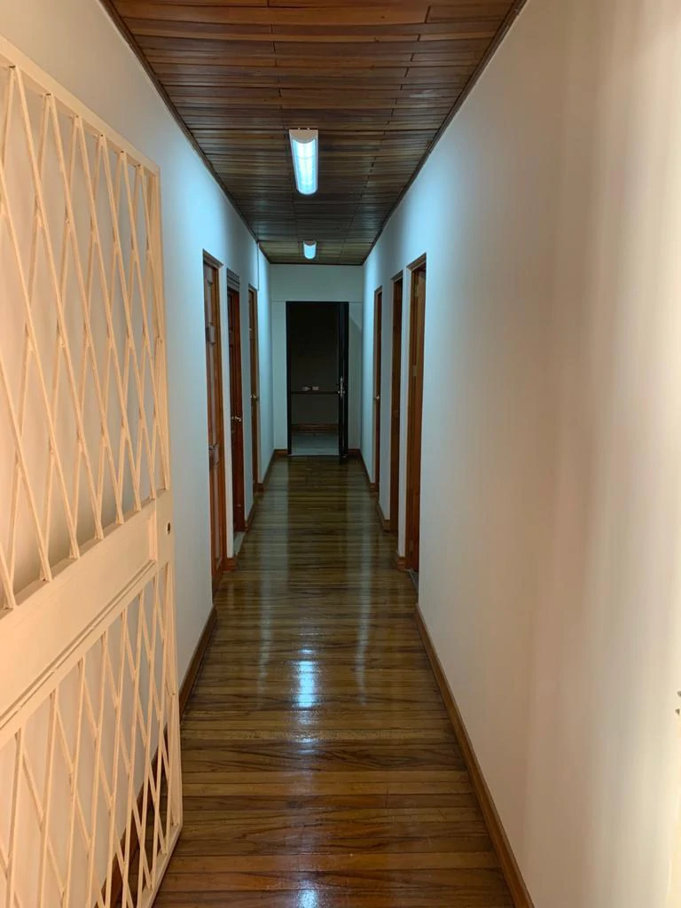 Building in Los Yoses - Three-level ready-to-operate - Gallery image 18
