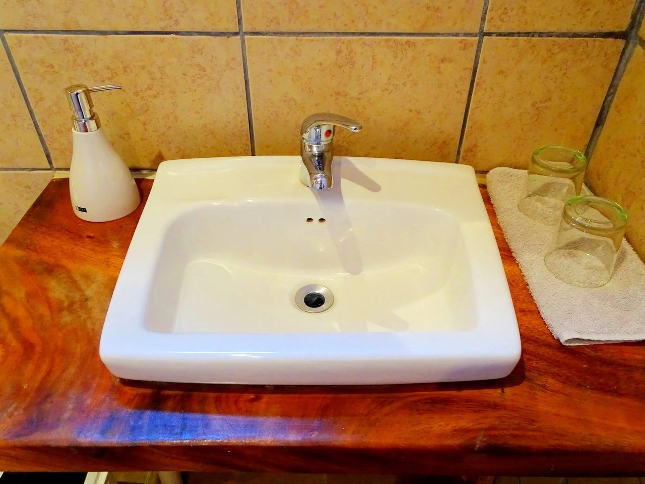 Unique Hotel in Monteverde. Cerro Plano.: Established 11-Room Hotel with Apartments in Monteverde – Prime Location & Proven Track Record - Gallery image 33