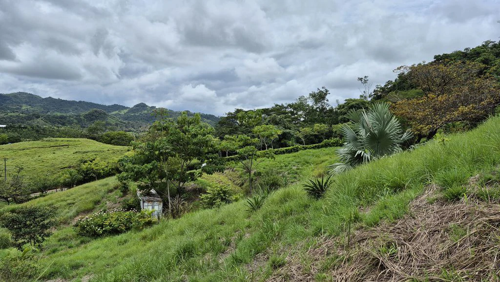 Lote Amanecer: Valley and Mountain View Lot Near Hojancha – Ready to go!