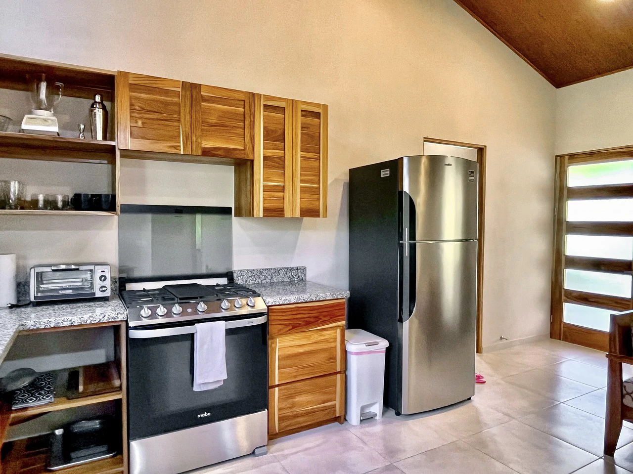 .075 ACRES – 2 Bedroom New Construction Home, Walk to the River, 5min to Playa Matapalo, 15min to Dominical!!!! - Gallery image 13