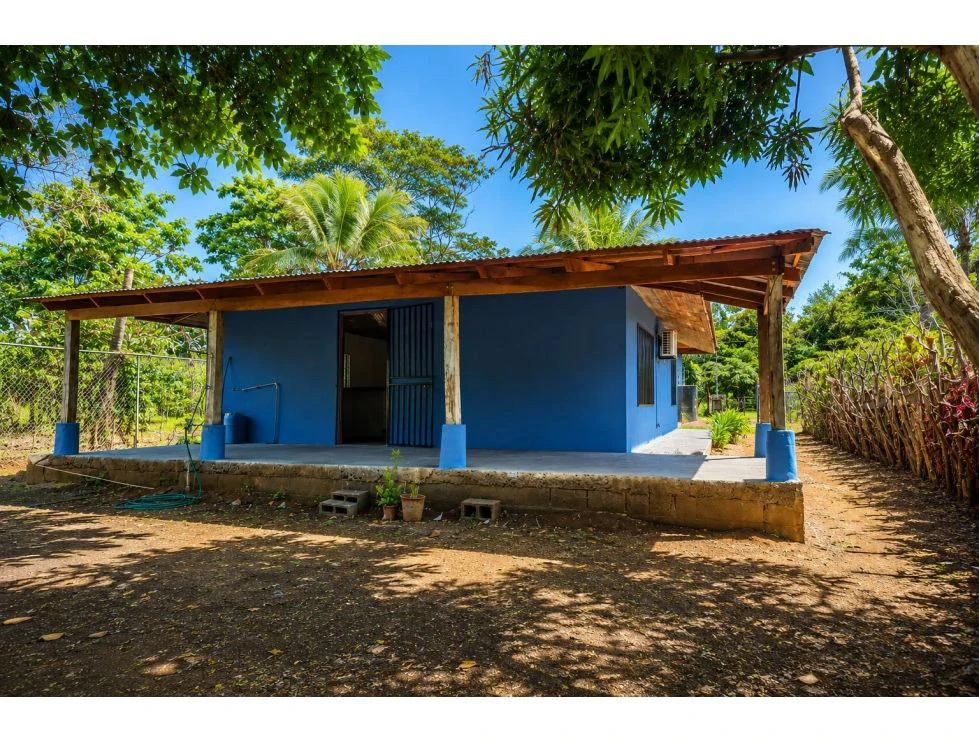 House in Quebrada Amarilla with Lush Garden and Patio - photo 13