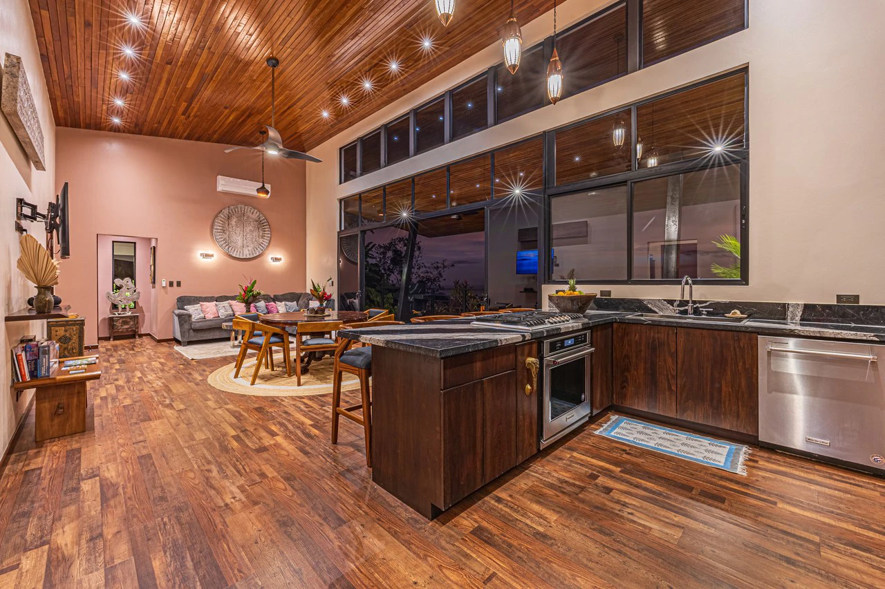 Casa Markissa: Luxury Oceanview Villa with Proven Rental Income. - Gallery image 15