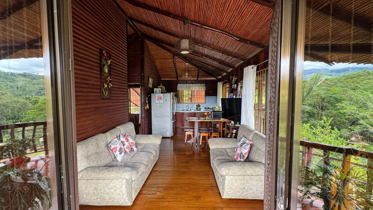 Charming Hardwood Cabin with Fruit Garden Near San Isidro - Gallery image 19