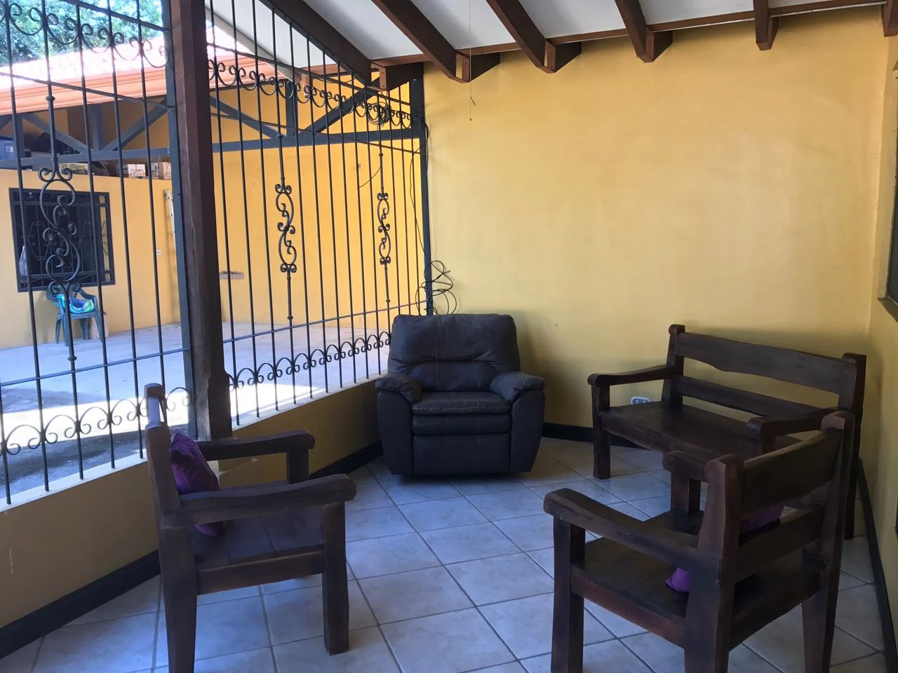 LUXURY HOUSE FOR SALE AND RENT IN LIBERIA: Beautiful luxury home in Liberia, Barrio La Cruz, in excellent location, very safe and quiet - Gallery image 8