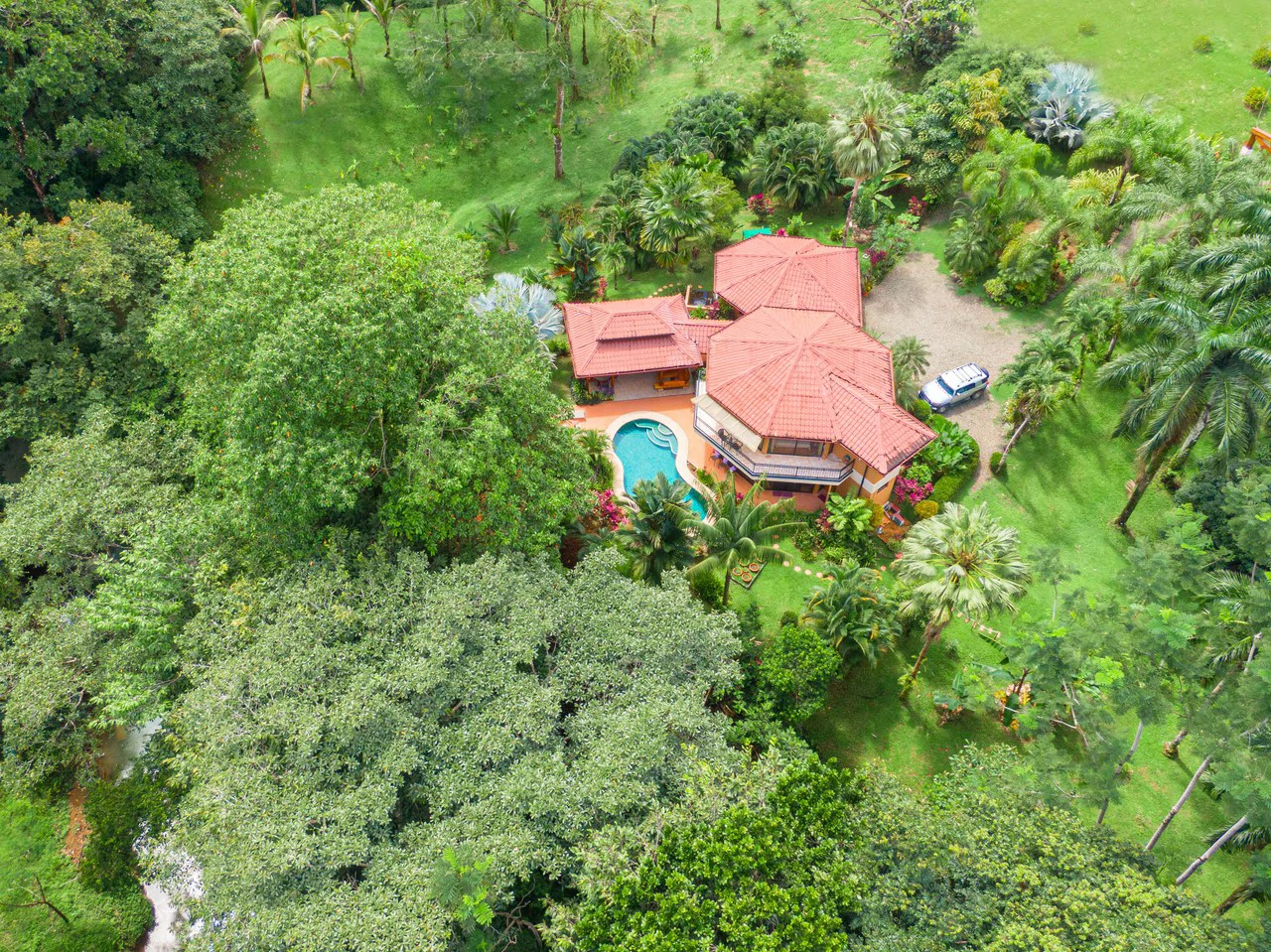 Stunning Tropical Home in Gated community with Hundreds of fruit trees: Mountain House For Sale in Naranjito - Gallery image 5