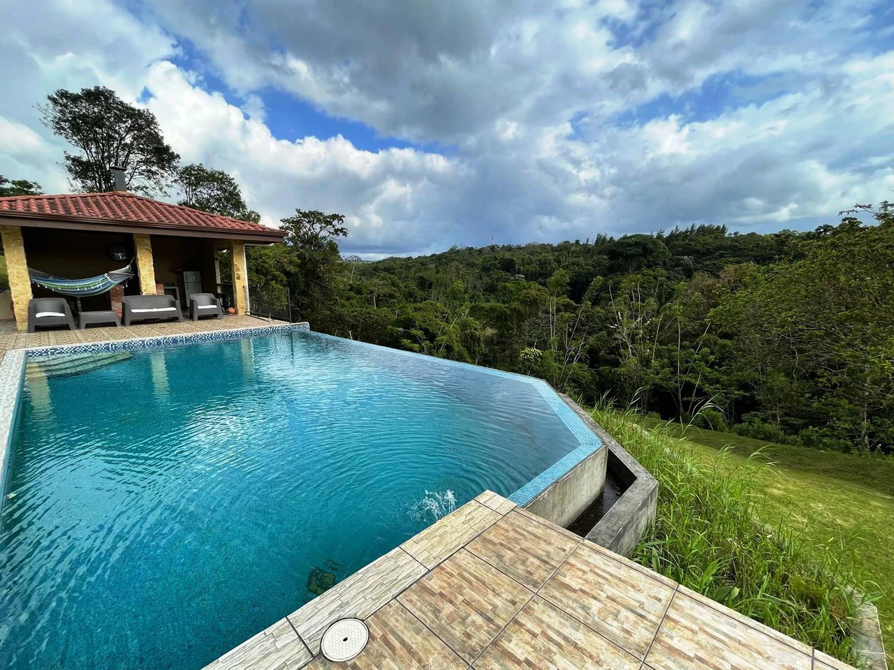 VILLA CANASOL : Lake View Home with Pool, Garage and Workshop - Gallery image 4
