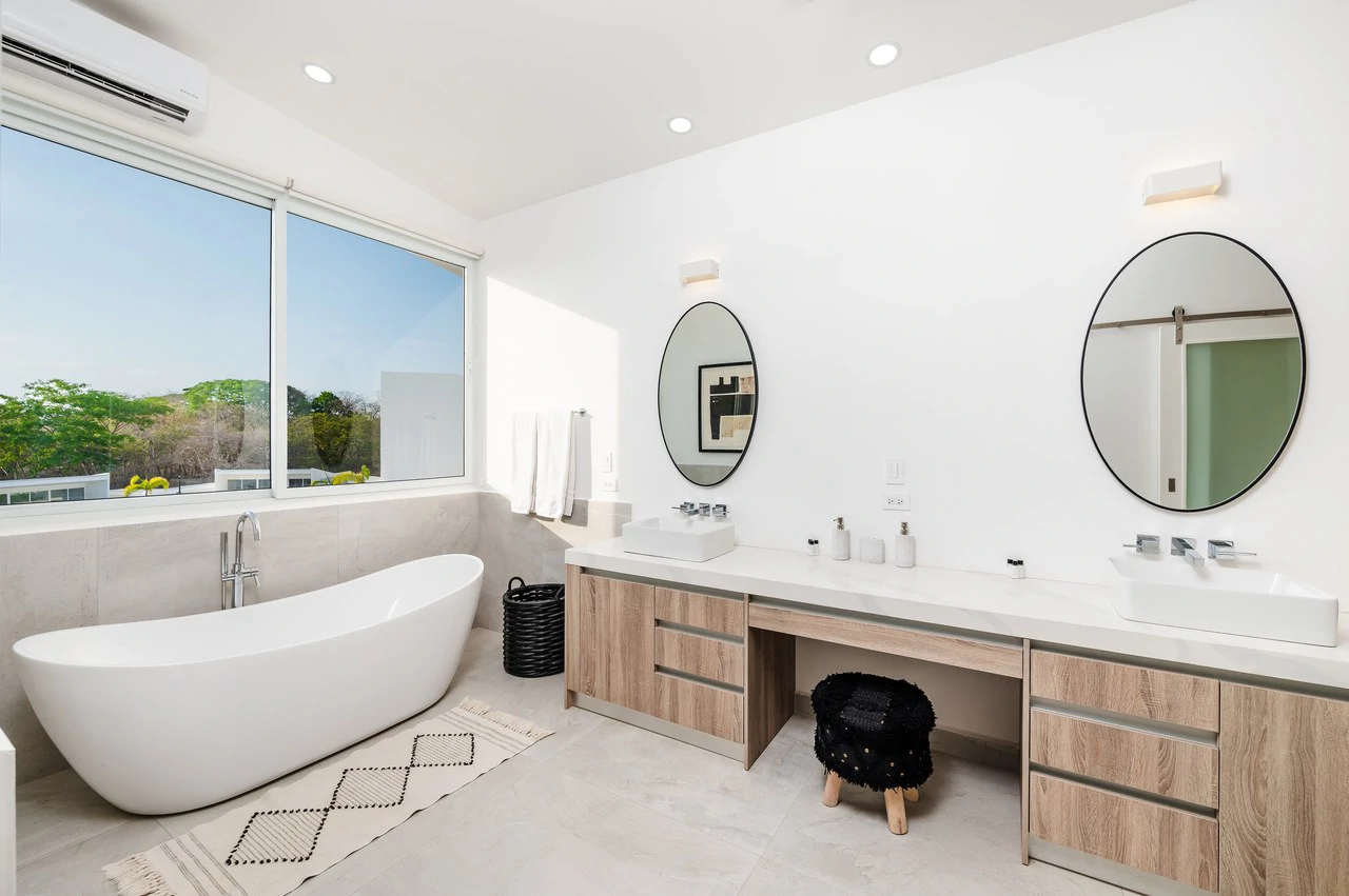 The Enclave: Ultra-Modern 5 Bedroom Villa Located Minutes From the Beach! - Gallery image 26