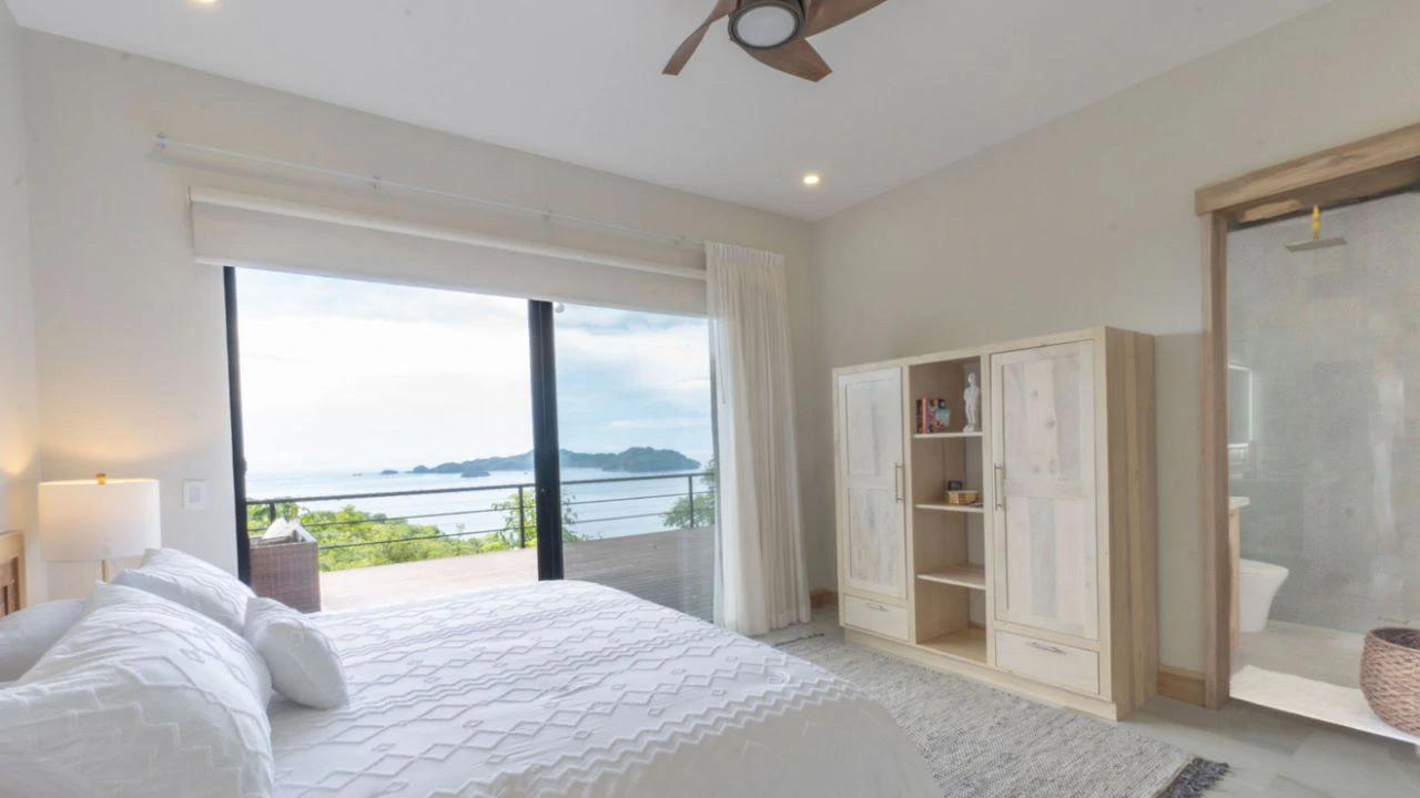 Coco: 3-Bedroom Forest-Side Home Near Playa Pájaros - Gallery image 6
