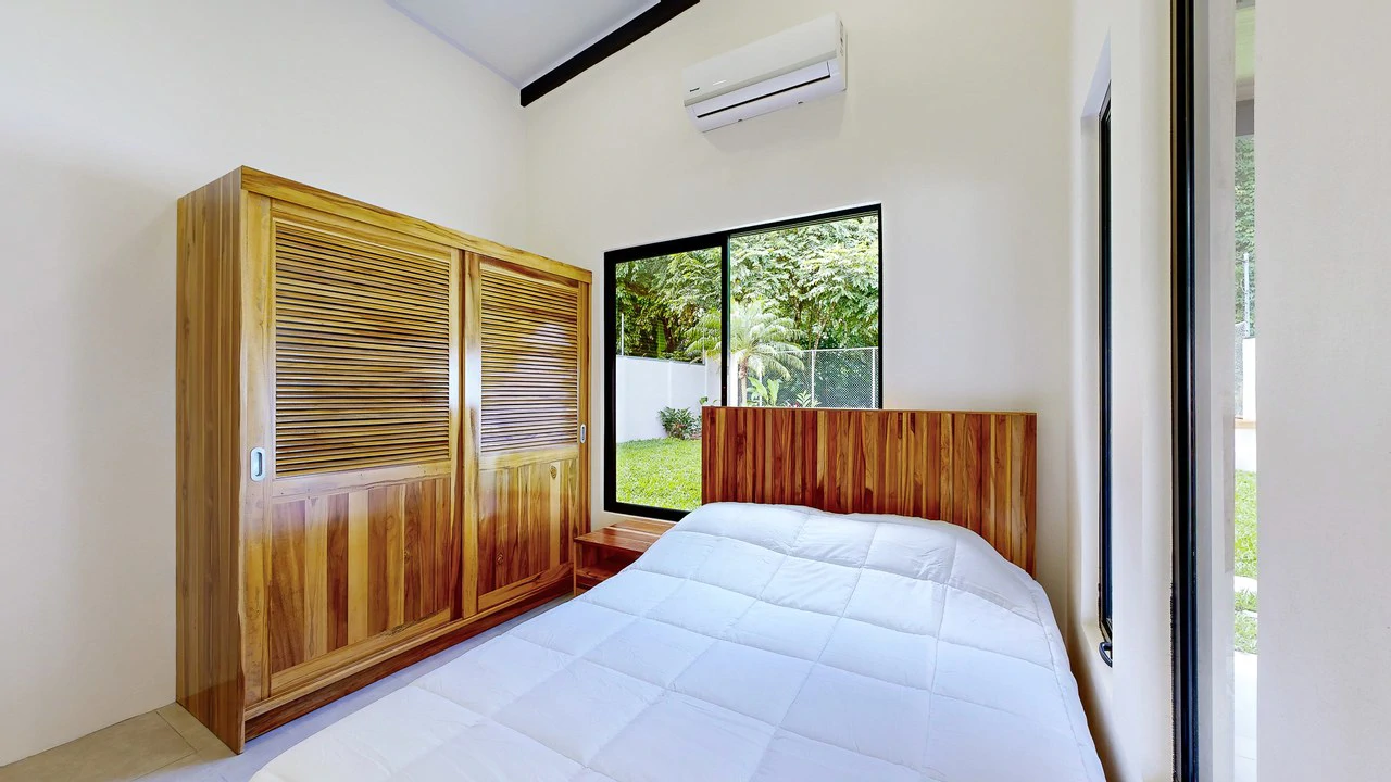 Brand New 3 bed, 2 Bath Home with creek and Jungle views. - Gallery image 13