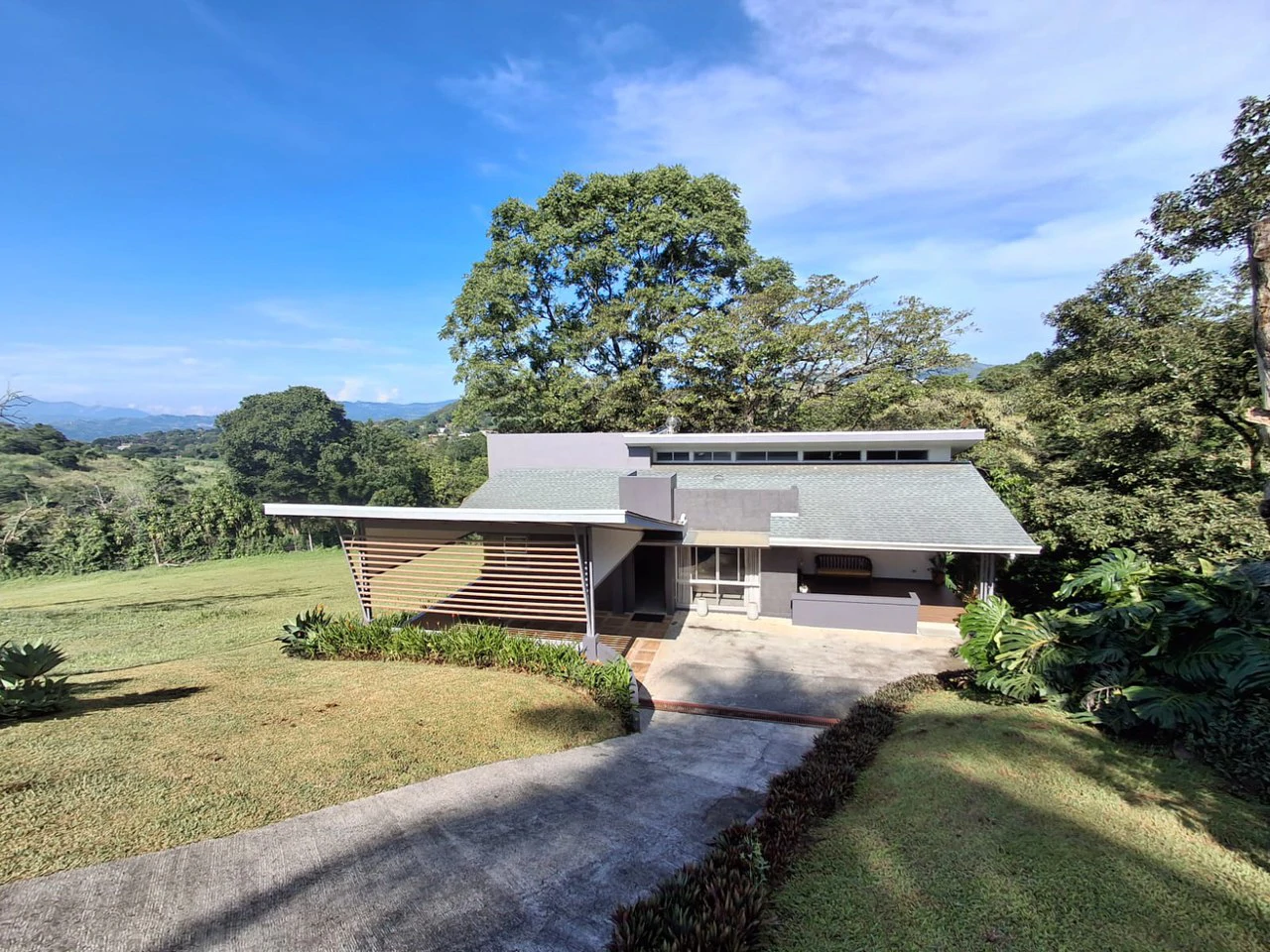 Casa Hacienda: Modern single level in Prestigious Hacienda del Paseo - Gallery image 4
