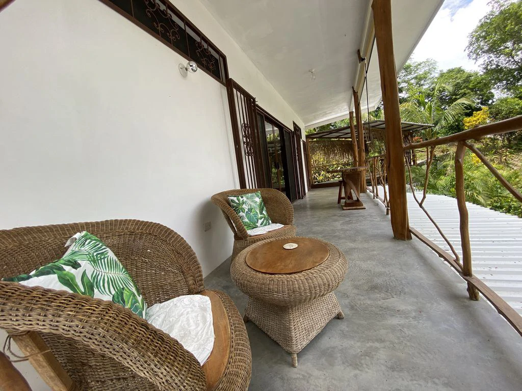 Holistic Yoga Retreat: Relaxation, Peace, Balance and Tranquility, Yoga Retreat with 4 Bungalows and 3 Apartments Elevated upon 1.25+ Acres - Gallery image 12