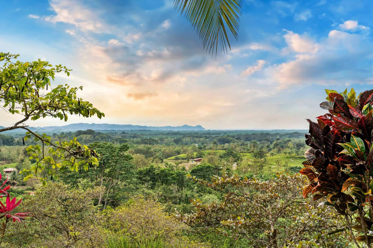 Casa Sol: Exceptionally Private Home with Panoramic Ocean, Mountain & Sunset Views - Gallery image 30
