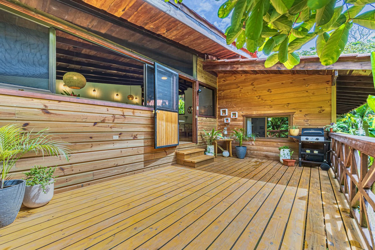 A Jungle House Built of Wood & River Dreams - Gallery image 30